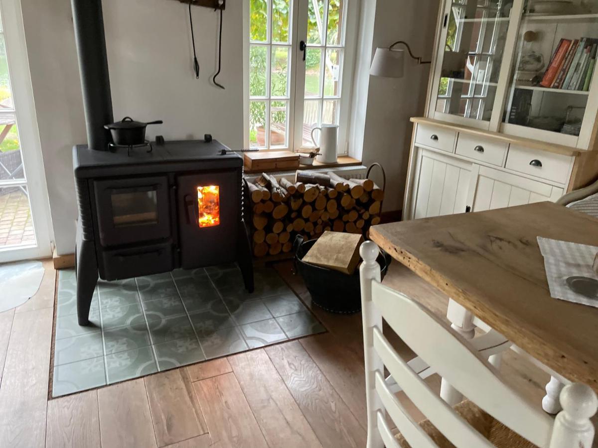 Gemuetliches Fachwerkhaus Am See Mit Kamin Warendorf Exterior foto