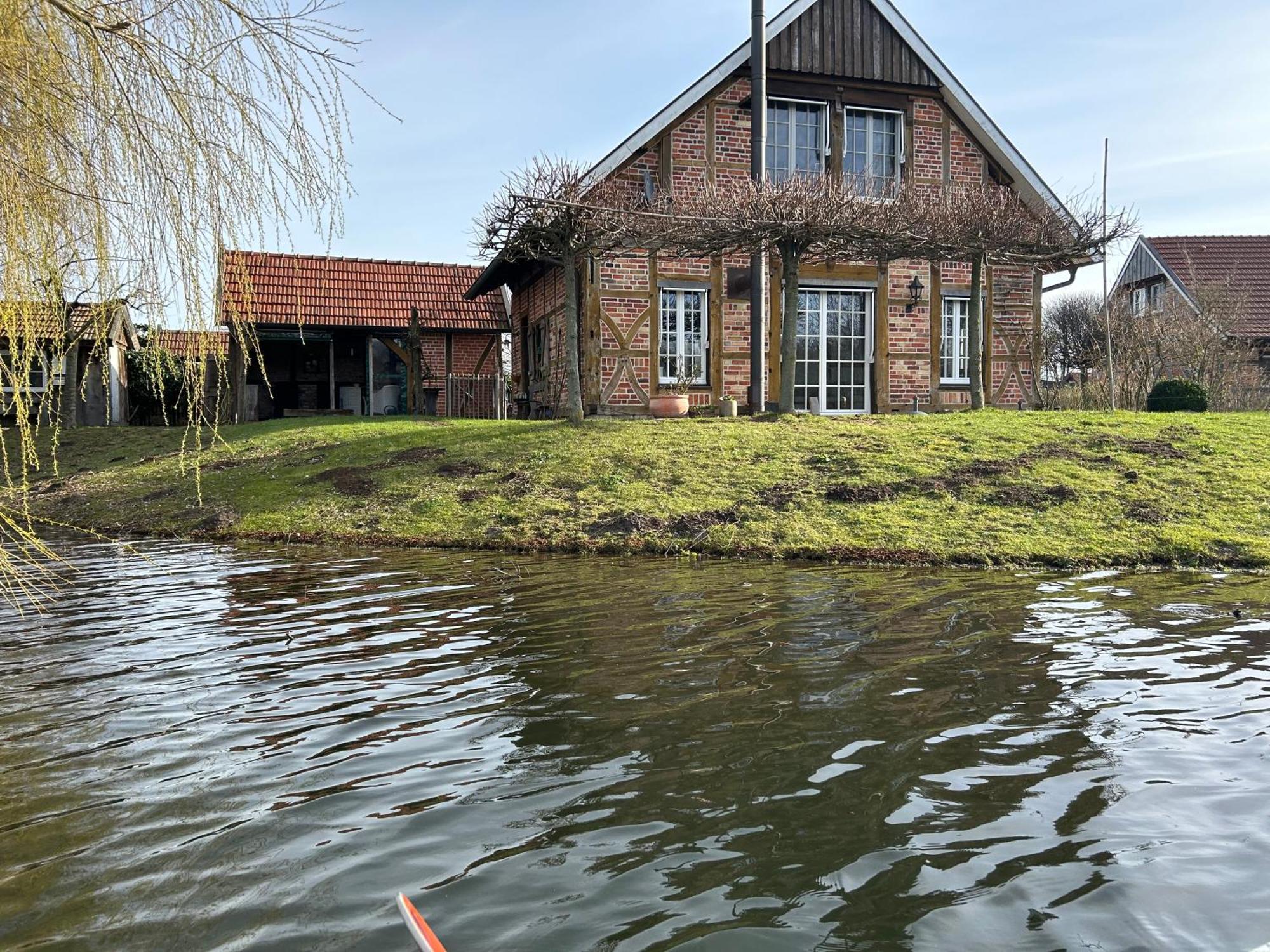 Gemuetliches Fachwerkhaus Am See Mit Kamin Warendorf Exterior foto