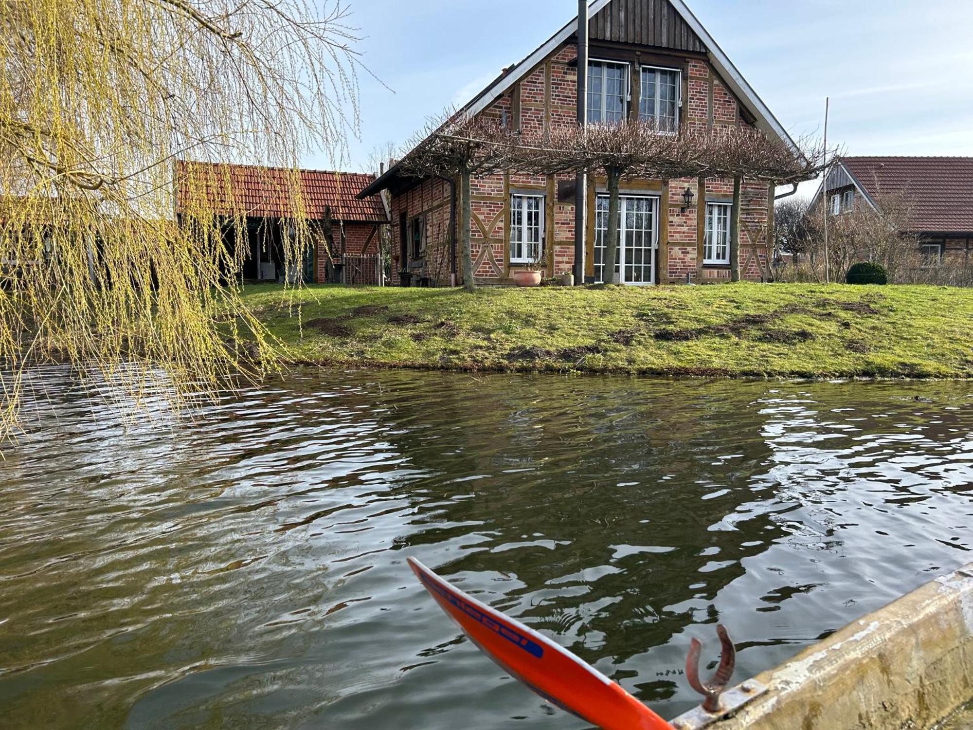 Gemuetliches Fachwerkhaus Am See Mit Kamin Warendorf Exterior foto